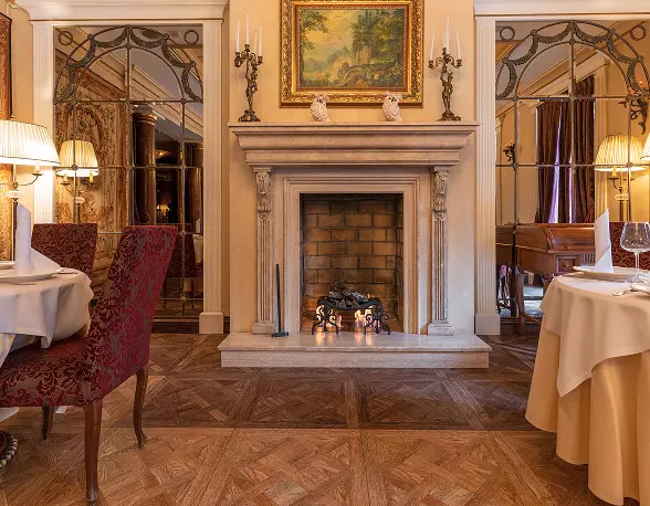 Каминный зал